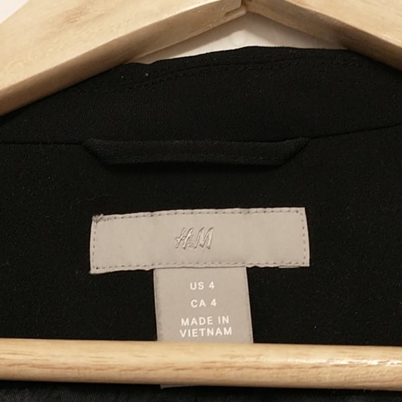 H&M gathered sleeves open front black blazer - Picture 3 of 5